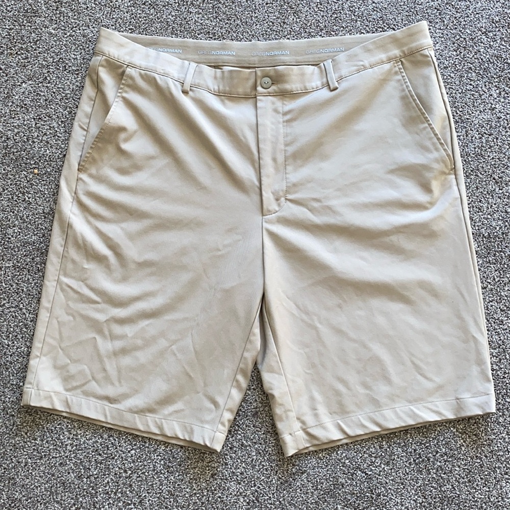 GREG NORMAN KHAKI GOLF LIGHTWEIGHT SHORTS SIZE 38